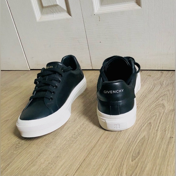 Givenchy men sneakers size 10 US. 44 EU - Picture 6 of 9